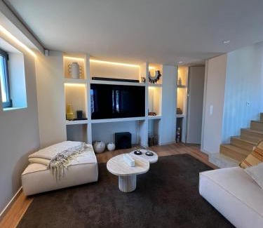 Lordelo do Ouro e Massarelos Villa | 180º Panoramic Sea View Villa