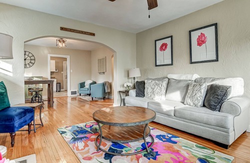 Springfield House | 1833 - Stylish and Cozy Home in Springfield!