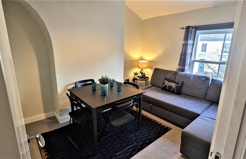 Swindon Apartment | 1840's Converted Railway Cottage