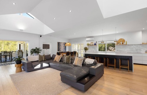 Noosaville House | 185 Lake Weyba Drive Noosaville