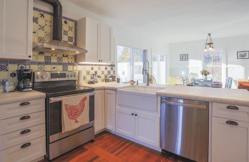 Belfast House | 1850’s 5 acre Farm on Lower Mason Pond