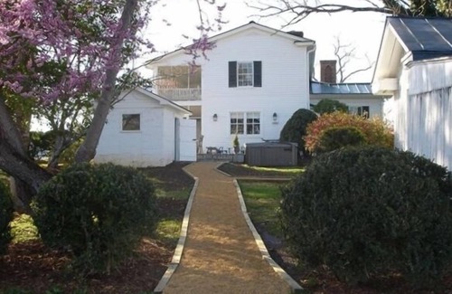 Gordonsville House | 1856 Manor House on 600-Acre Working Horse/Cattle Estate