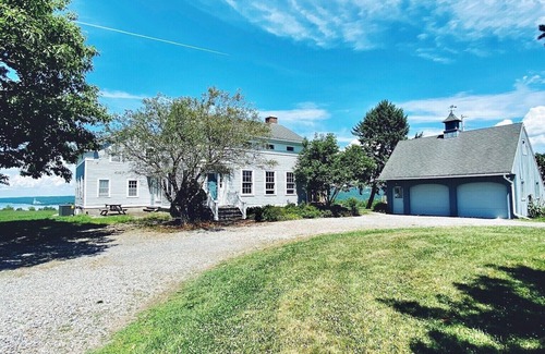 Trumansburg House | 1860’s Restored Farmhouse with BEST views of Cayuga.