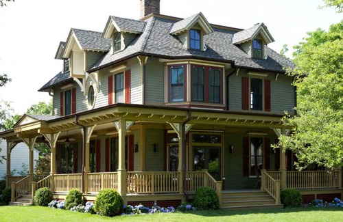Mamaroneck House | 1870 Restored Victorian with Pool, sleeps 12, walking distance to train to NYC.