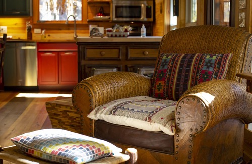 Mentone Cabin | 1880's Log Cabin Luxe + 21st c. Comfort = Mentone's Coolest Cabin