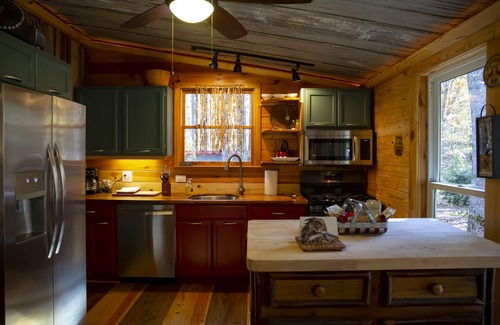 Mentone Cabin | 1880's Log Cabin Luxe + 21st c. Comfort = Mentone's Coolest Cabin