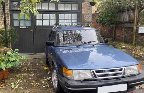 Haringey Cottage | 1880s Coach House – Pet‑Friendly & Off-Road Parking