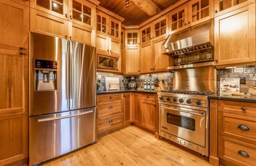East Kootenay House | 1886 Greywolf, Hostaway