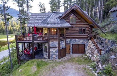 East Kootenay House | 1886 Greywolf, Hostaway