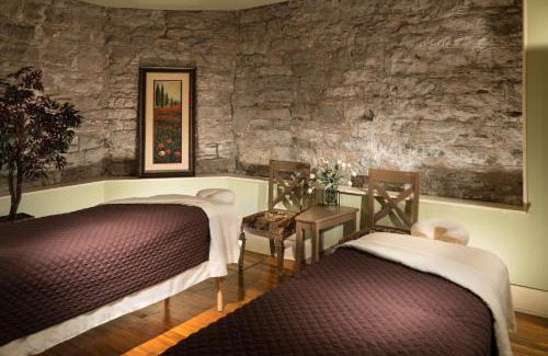 Eureka Springs Historic District Hotel | 1886 Crescent Hotel and Spa