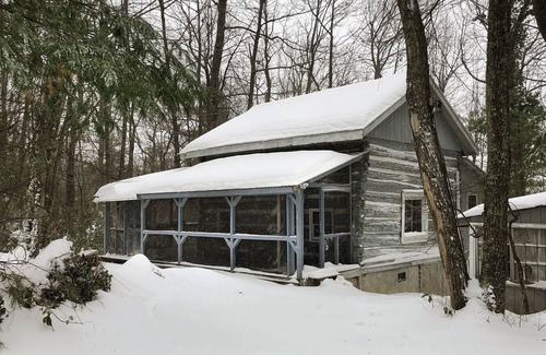 Saluda Cabin | 1890's Cabin With Modern Conveniences on a Beautiful Lake !