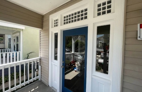 Southeast Omaha Villa | 1890's Craftsman Home 5BR 4BA, Sleeps 16+ w 6 TVs.