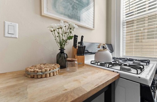 Midtown Sacramento Apartment | 1890s Gem | Prime Midtown Hub | Walk to Everything