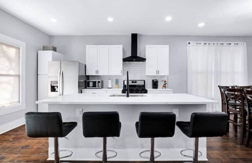 Government Hill House | 1895 Modern Luxury - Pearl, Downtown, Zoo