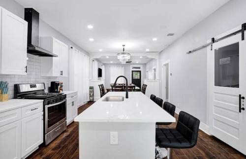 Government Hill House | 1895 Modern Luxury - Pearl, Downtown, Zoo