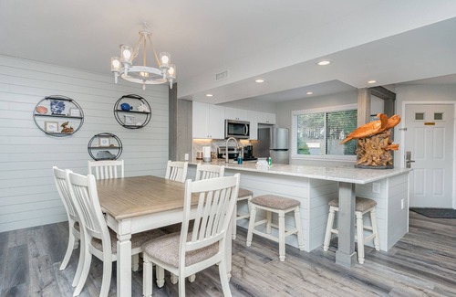 Arcadian Shores Villa | 18C Richmond Park, remodeled villa with full access to amenities