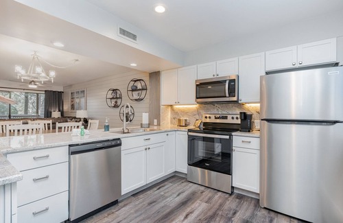 Arcadian Shores Villa | 18C Richmond Park, remodeled villa with full access to amenities