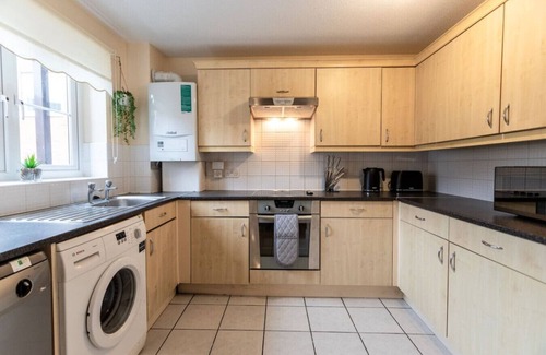 Swindon Apartment | 18FC Apartment 2 Bedroom Sleeps 4 Long Stay Disc