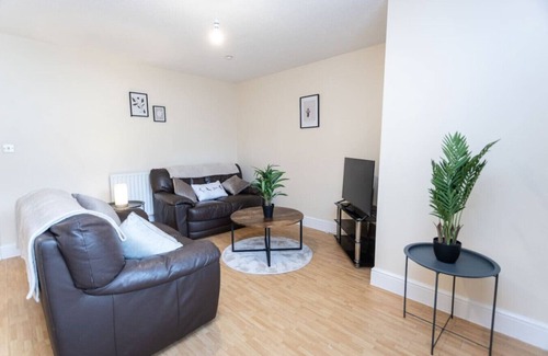 Swindon Apartment | 18FC Apartment 2 Bedroom Sleeps 4 Long Stay Disc