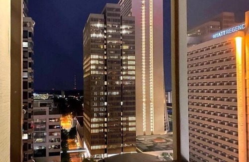Downtown Atlanta Condo | 18K - City condo! Great View overlooking Peachtree