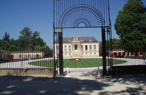 Chartrons Apartment | 18th-century apartment on the banks of the Garonne 10 minutes from downtown Chartrons parking