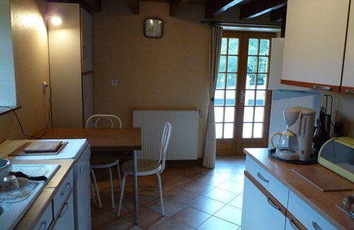 Chateau-l'Eveque House | 18th century farmhouse, renovated, quiet, well equipped with garage and parking.