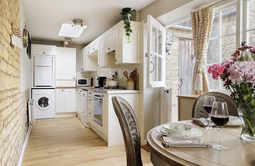Bourton Cottage | 18th century period holiday cottage in the Cotswolds with garden - Lavender Cottage, Bourton