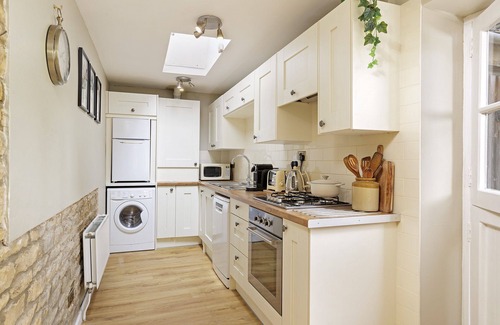 Bourton Cottage | 18th century period holiday cottage in the Cotswolds with garden - Lavender Cottage, Bourton