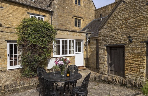 Bourton Cottage | 18th century period holiday cottage in the Cotswolds with garden - Lavender Cottage, Bourton