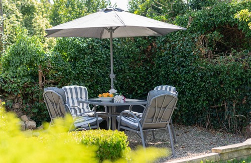 Broadway Cottage | 18th century thatched Cotswold holiday cottage in Broadway - Orchard Cottage, Broadway