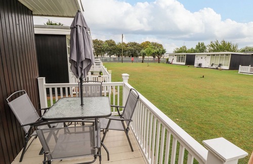 Chapel Saint Leonards Cottage | 19 CHERRY PARK, pet friendly, with a garden in Chapel St Leonards