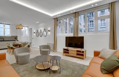 Villa Montmorency Apartment | 190 Suite Fontaine - Superb apartment in Paris.
