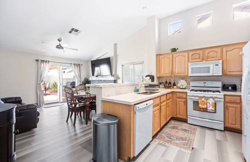 Las Vegas House | 1900 SqFt House 5beds/3bath W/Heated Pool/Spa/BBQ.