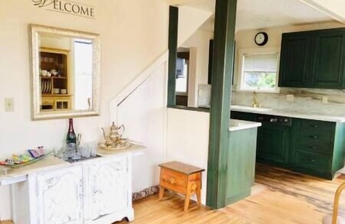 Historic Downtown District House | 1907 Charmer, Perfect Downtown Location, So Clean!