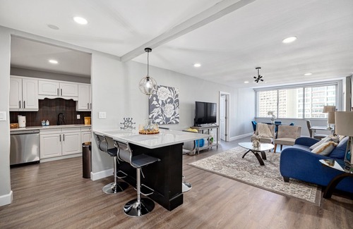 Downtown Atlanta Condo | 1909-High Flr-300 MB-1 Free Park-2 Bd King & Queen