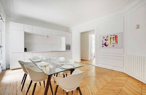 Porte-Dauphine Apartment | 190m²Step into a realm of unparalleled luxury Trocadero:80m² Rare private garden