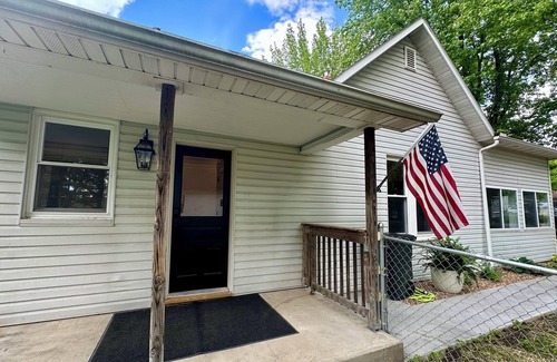 St. James House | 1910 on Route 66 is a Charming historic 2 bedroom 2 bath home, close to downtown