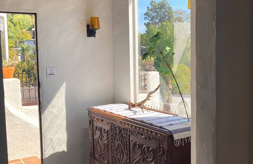 Hollywood Dell Villa | 1924 Designer 2-bedroom Villa for Creatives in the Hollywood Hills