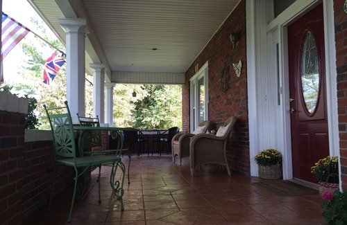 Lexington House | 1926 Guest House. 1/2 mile to Virginia Horse Ctr. 2 miles to VMI, W&L, Lex!