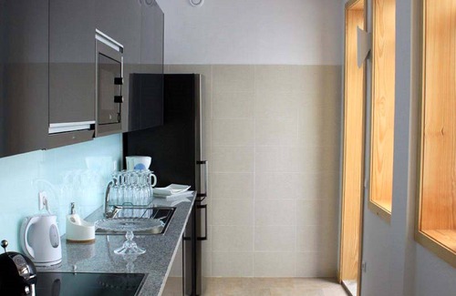 Paranhos House | 1930 City Lodge - Guest House for 4 to14 guests