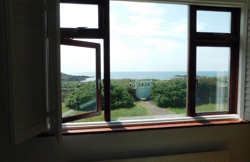 Ty Croes House | 1930's bungalow nr Rhosneigr, opposite beach, large garden and amazing views.