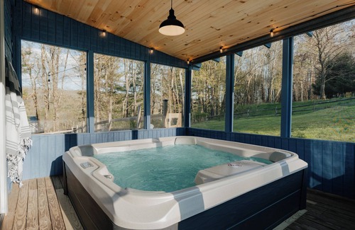 Jeffersonville Cabin | 1930's Vintage Cabin · Hot Tub · Kohler Cabin