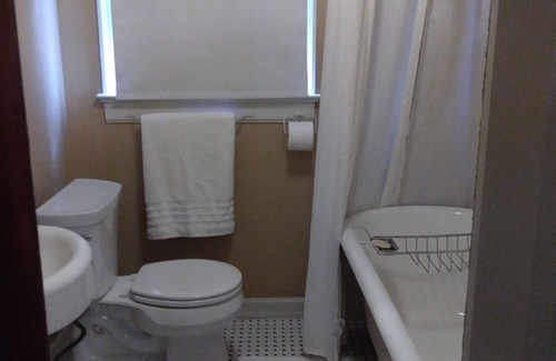 Monte Vista House | 1930s Rear Unit, 3 miles to DT, Walk 2 Trinity U, Private Entrance