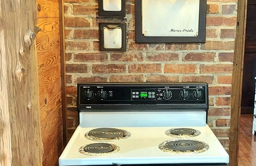 New Site Cottage | 1940's Farmhouse Cottage -Hot Tub! Wi-Fi! No Cleaning Fees!