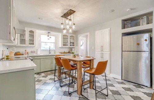 Arlington Heights House | 1940s Western Bungalow