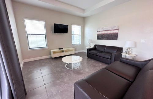 Haines City House | 195MCV: 4 Bed with Private Baths and Pool