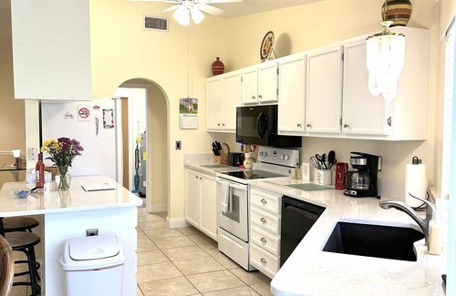 Pelican House | 196 Five Star Reviews!