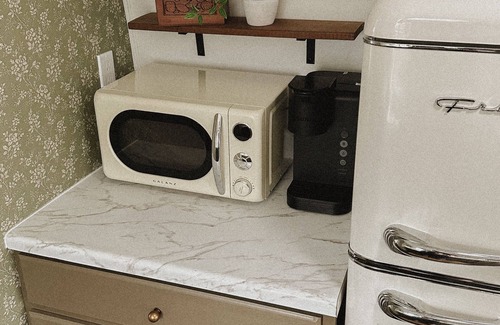 Eugene House | 1974 Vintage Airstream near Historic Coburg