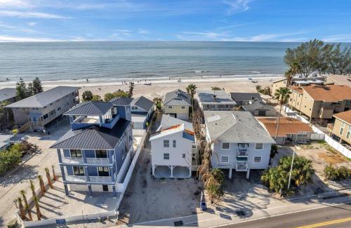 Indian Shores House | 19802 Gulf Blvd Unit B