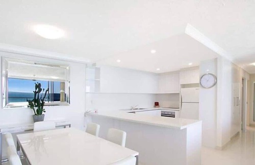 Surfers Paradise Apartment | 19B Peninsula Summary